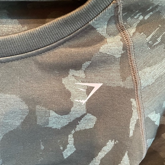 Women's Gym Shark Adapt Camo Seamless Long Sleeve Crop Top Medium - Picture 2 of 6